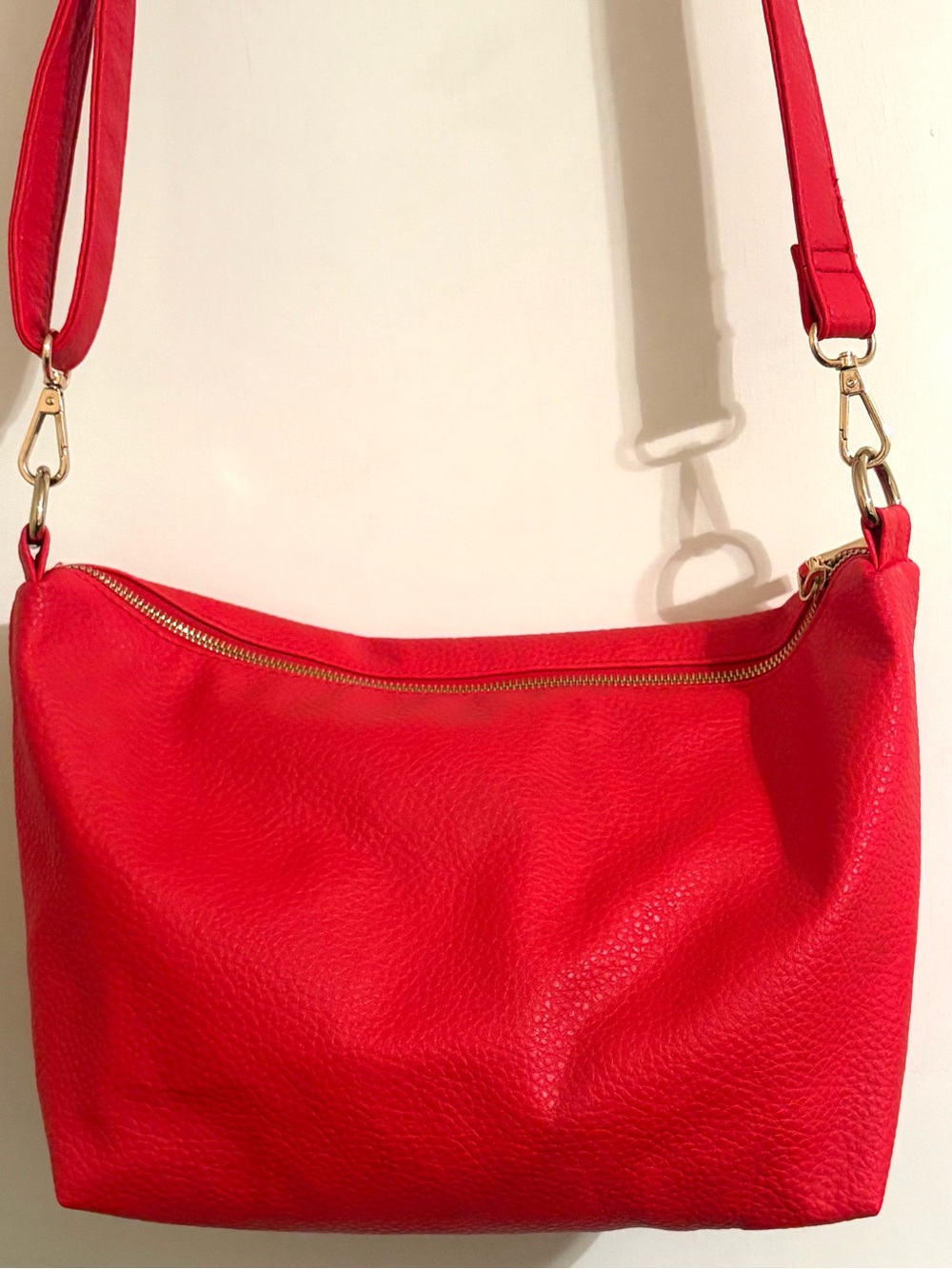BCBG Paris Red Crossbody Bag & Black Tie Wallet Clutch Bundle - Picture 6 of 16